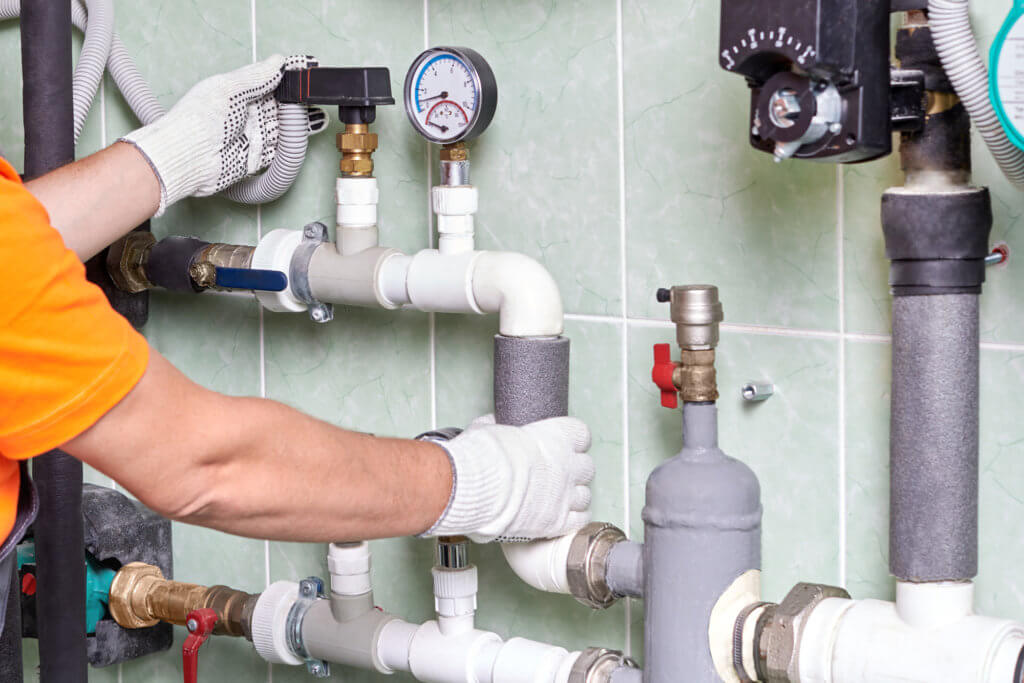 commercial-plumber-1-1024x683